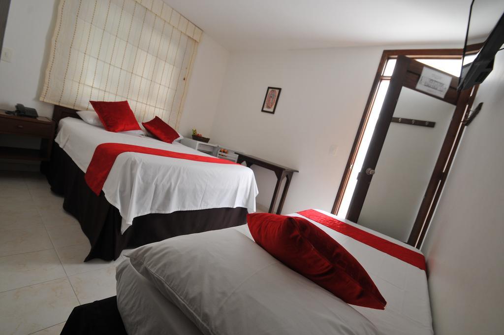 Hotel San Julian بوغا الغرفة الصورة