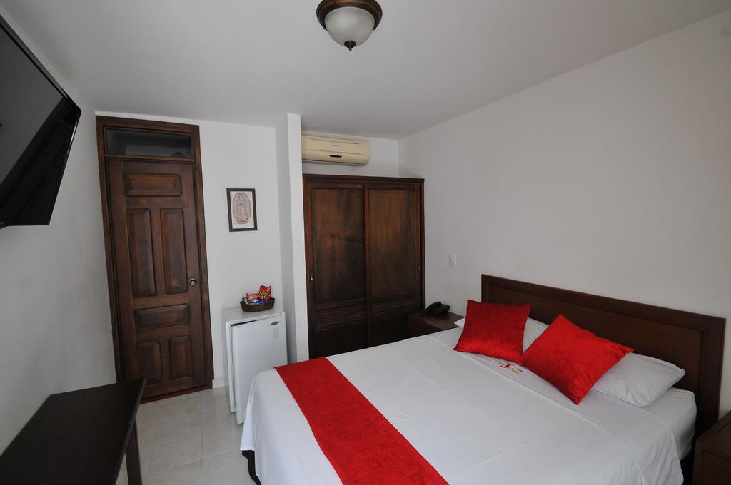 Hotel San Julian بوغا الغرفة الصورة